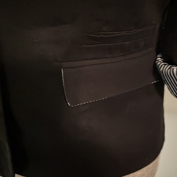 Agaci size Large cropped blazer in Size Large. Fully lined. - Picture 4 of 10